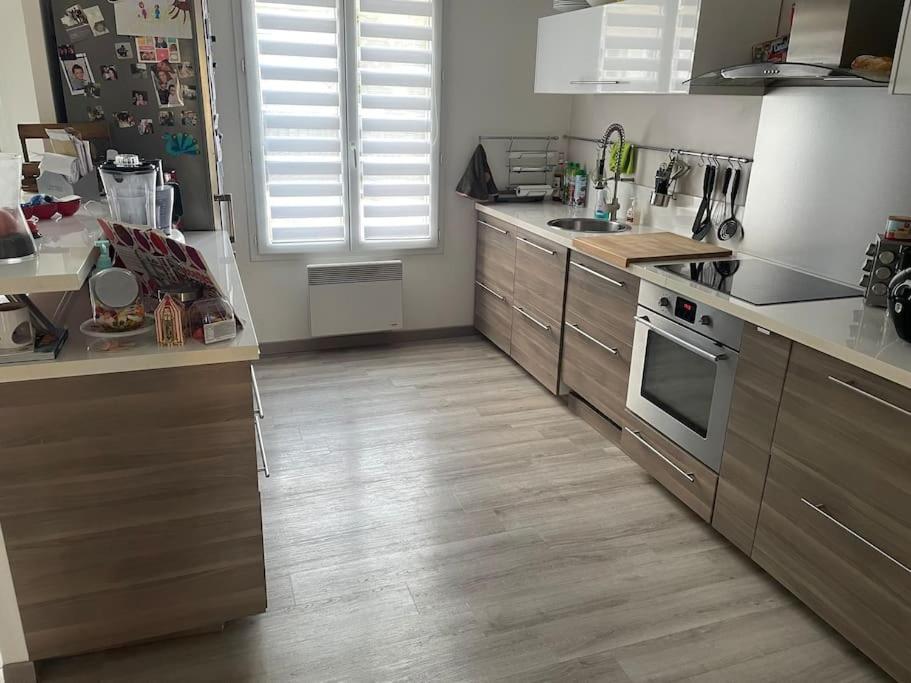 Centre Pierrefonds Superbe Appartement + Parking Ngoại thất bức ảnh