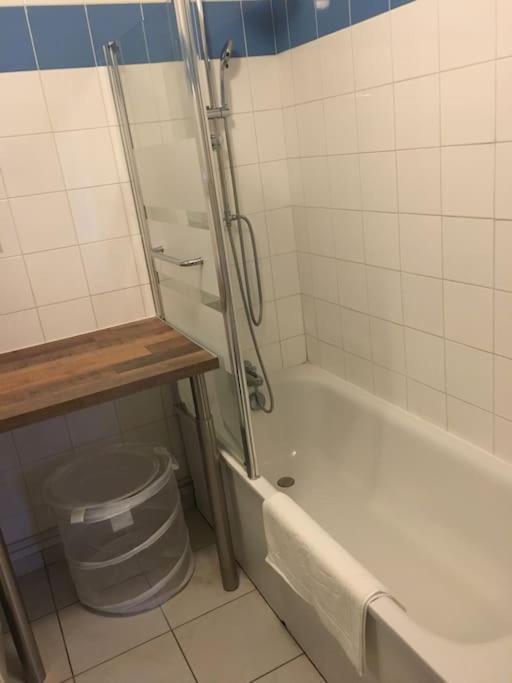 Centre Pierrefonds Superbe Appartement + Parking Ngoại thất bức ảnh