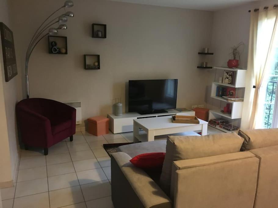 Centre Pierrefonds Superbe Appartement + Parking Ngoại thất bức ảnh