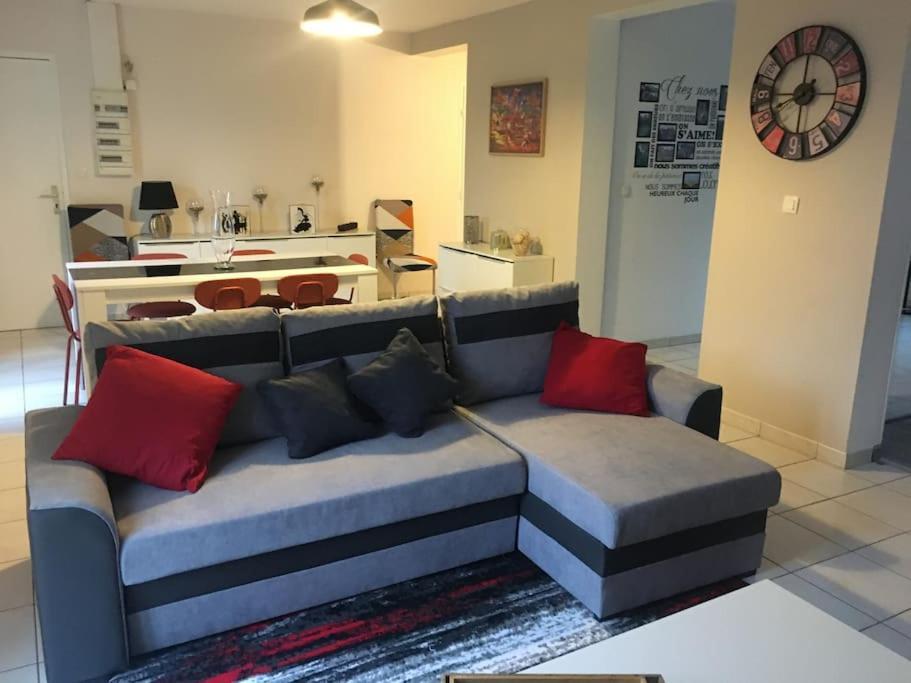 Centre Pierrefonds Superbe Appartement + Parking Ngoại thất bức ảnh