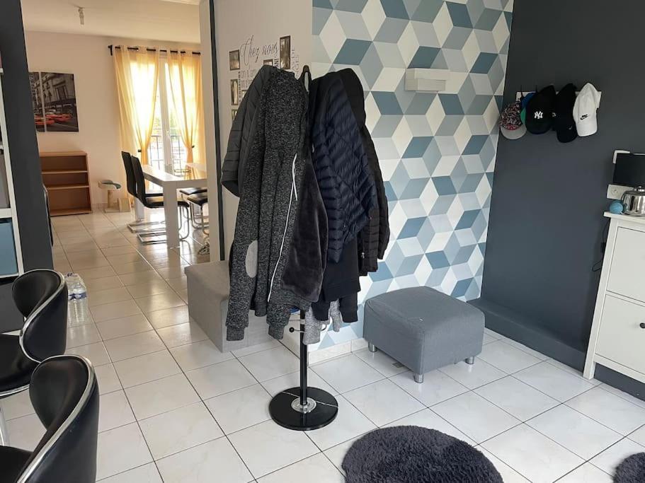 Centre Pierrefonds Superbe Appartement + Parking Ngoại thất bức ảnh